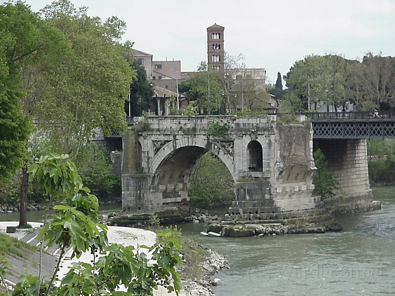 Old Roman Bridge to Tiber Island.jpg